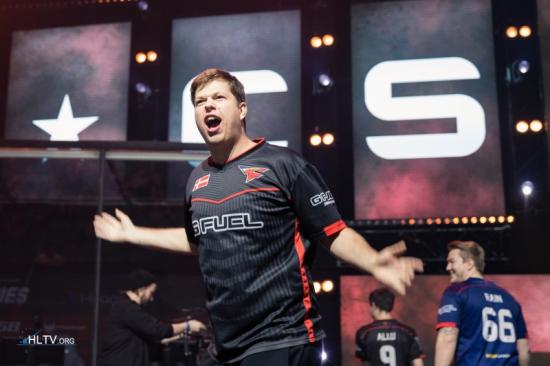 LCK官方发布Faker各项纪录：唯一一位世界赛四冠王